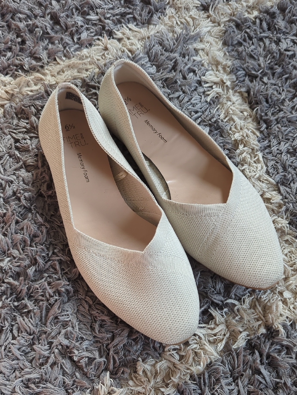 Time and Tru Women’s Cream Knit Pointed-Toe Flats Size 6.5